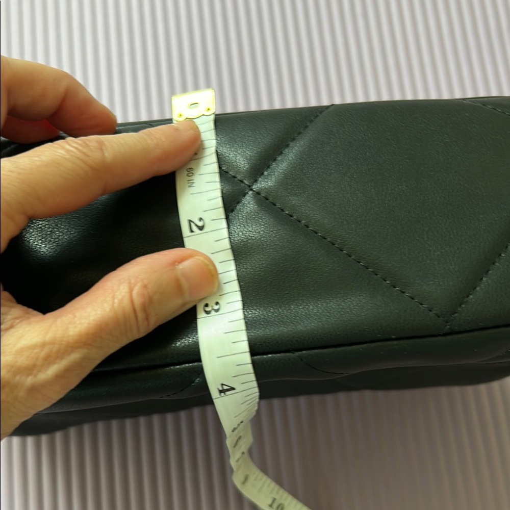 Forever 21 quilted  black and gold purse - Picture 9 of 14